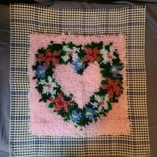 Finshed Latchhook: Heart Wreath