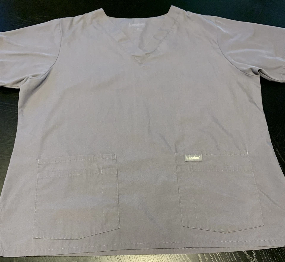 Lote de 2 Uniformes Médicos Landau L Gris y Lavanda Cuello en V Foto 2 de 4