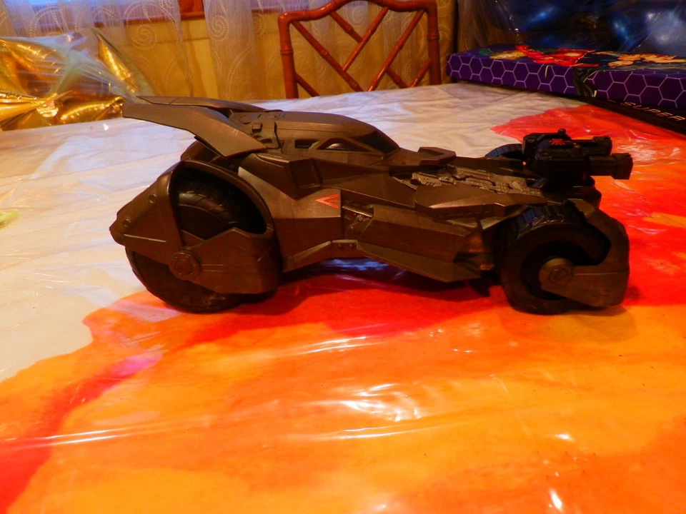 2015 Jada Batman vs Superman Batmobile DC Comics plastic 1:24 - Image 3 of 4
