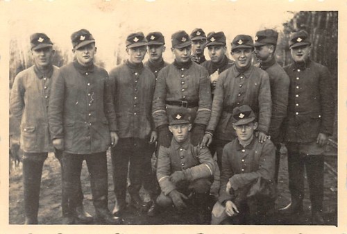 Orig. Foto RAD-Abteilung 2/150 Großenhain Lager Soldaten Gruppenfoto in Uniform