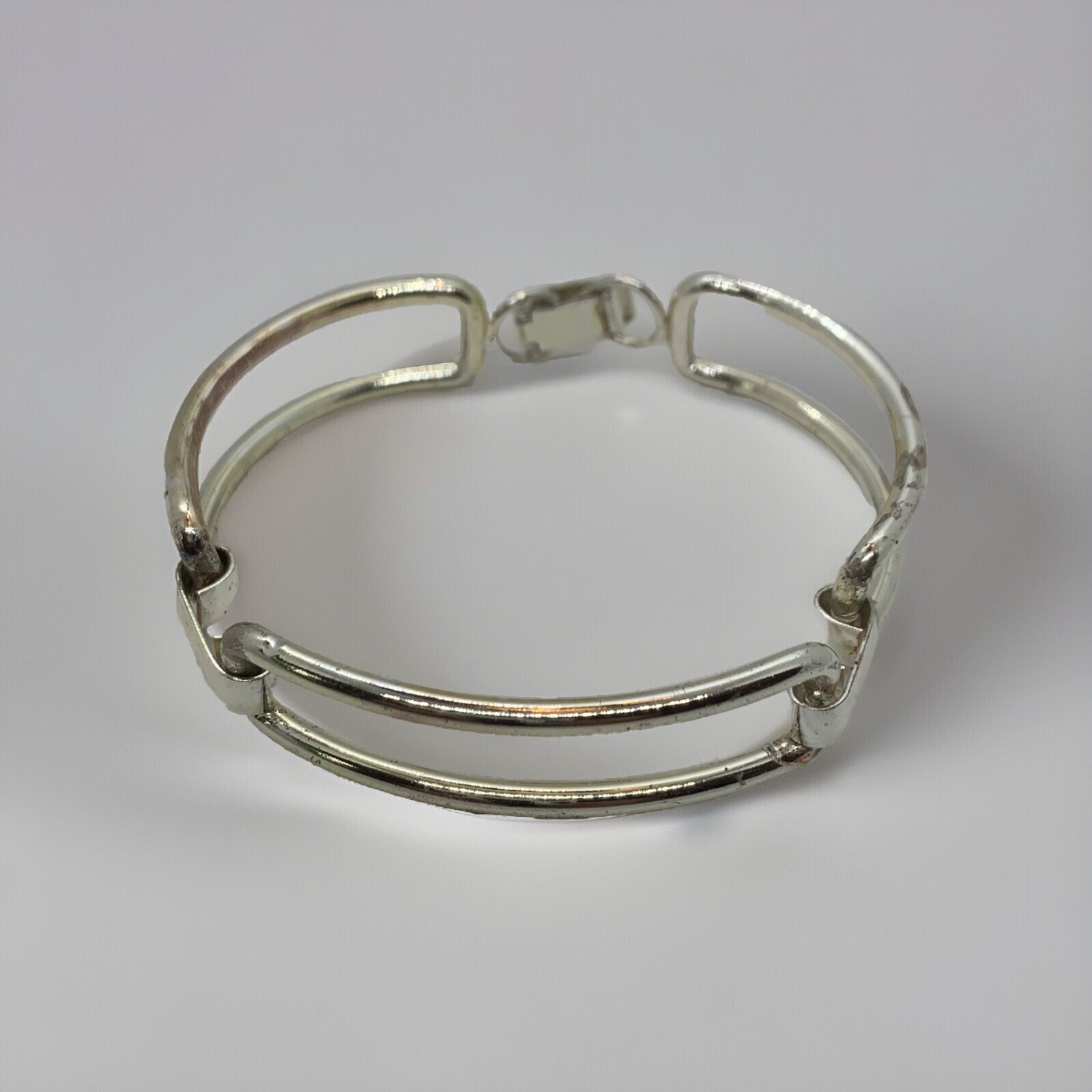 Women’s Silver-Toned Rectangular Link Bangle Brac… - image 1