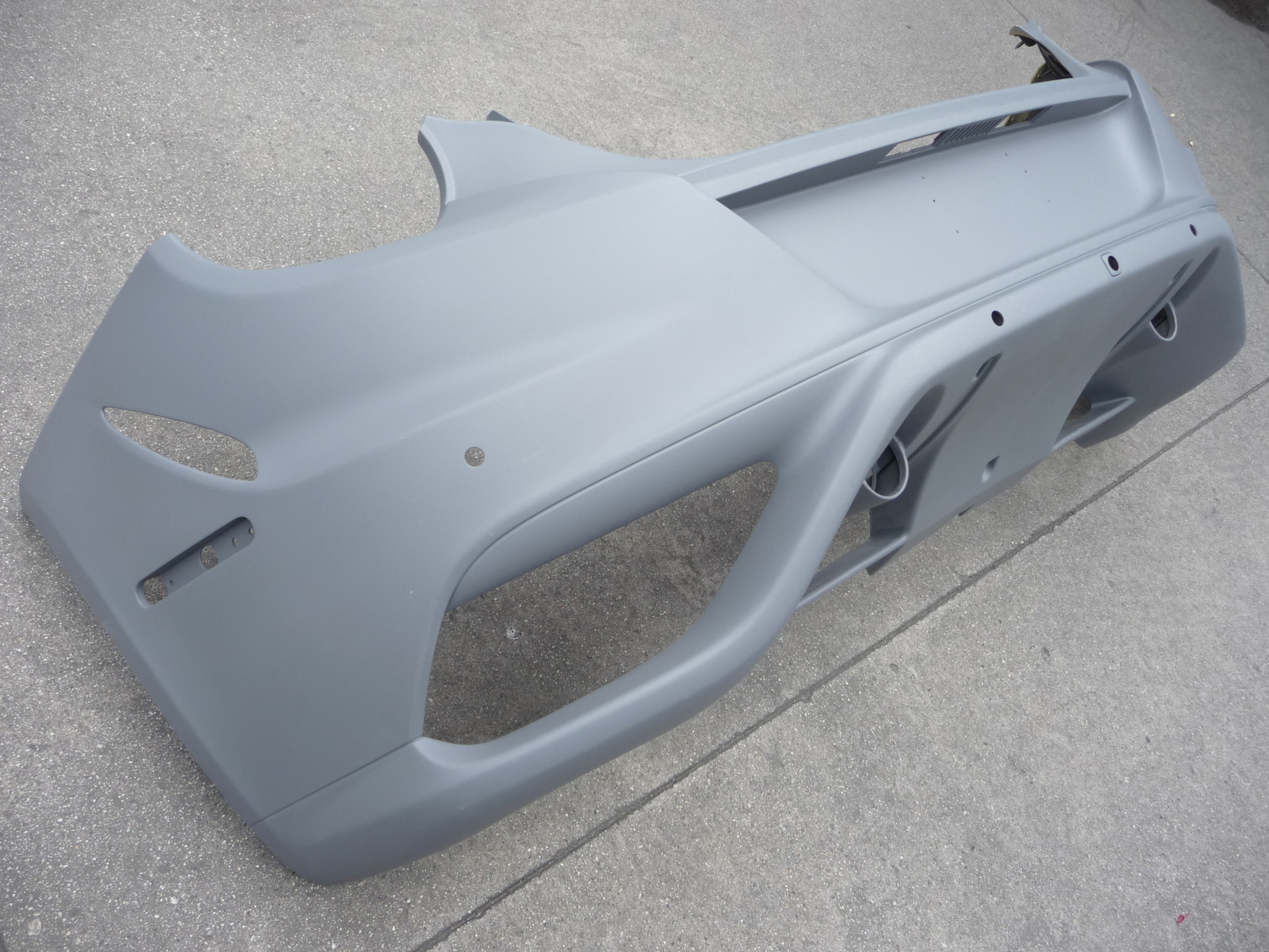 11 -16 Ferrari FF rear bumper with camera, park sensor version 84539210/ATD OE