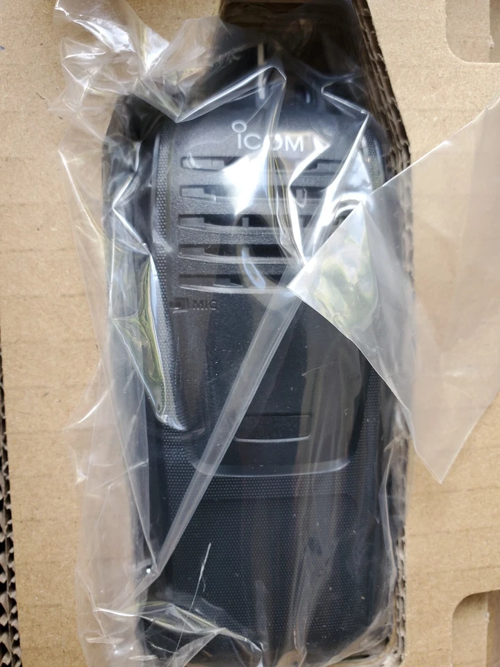 ICOM IC- F2000 UHF 4W two way radios two pack - Image 3 of 4