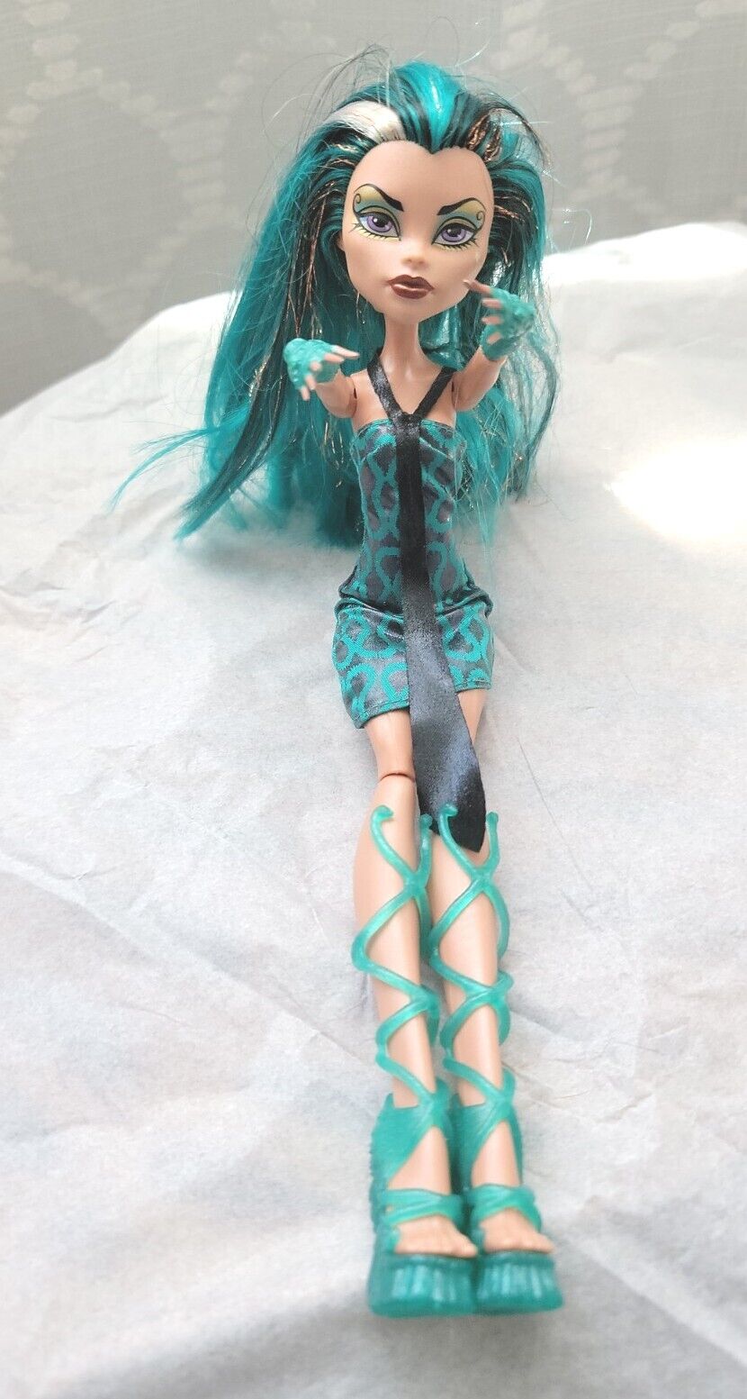 Nefera de nile boo york na caixa doll mattel  Monster high, Monster high  dolls, Monster high characters