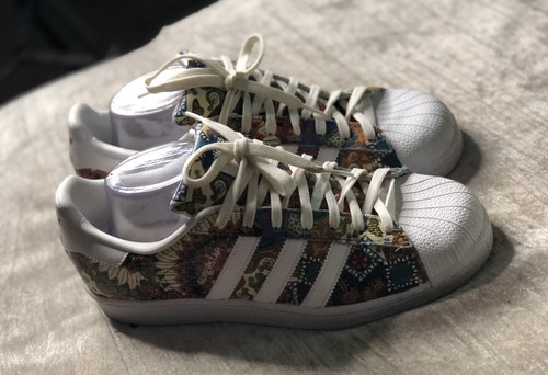 adidas Originals superstar Woman's Size 