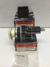 Honeywell Micro Switch PMHC155A1 Push Button W/ PMPZ58 Bezel & PMHZ25W Lense