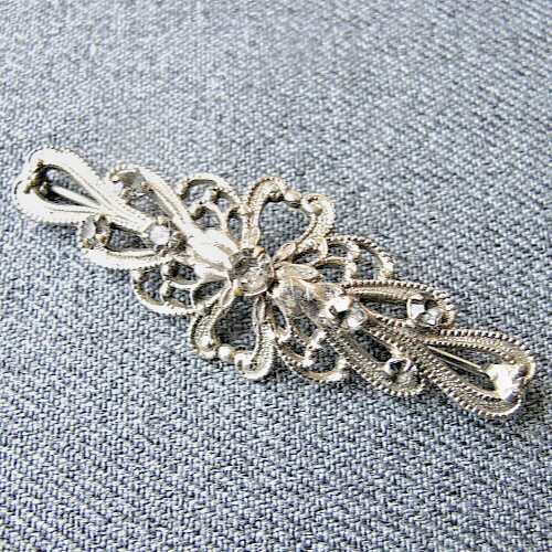 Antique art deco gray rhinestones filigree silvered metal flower pin brooch