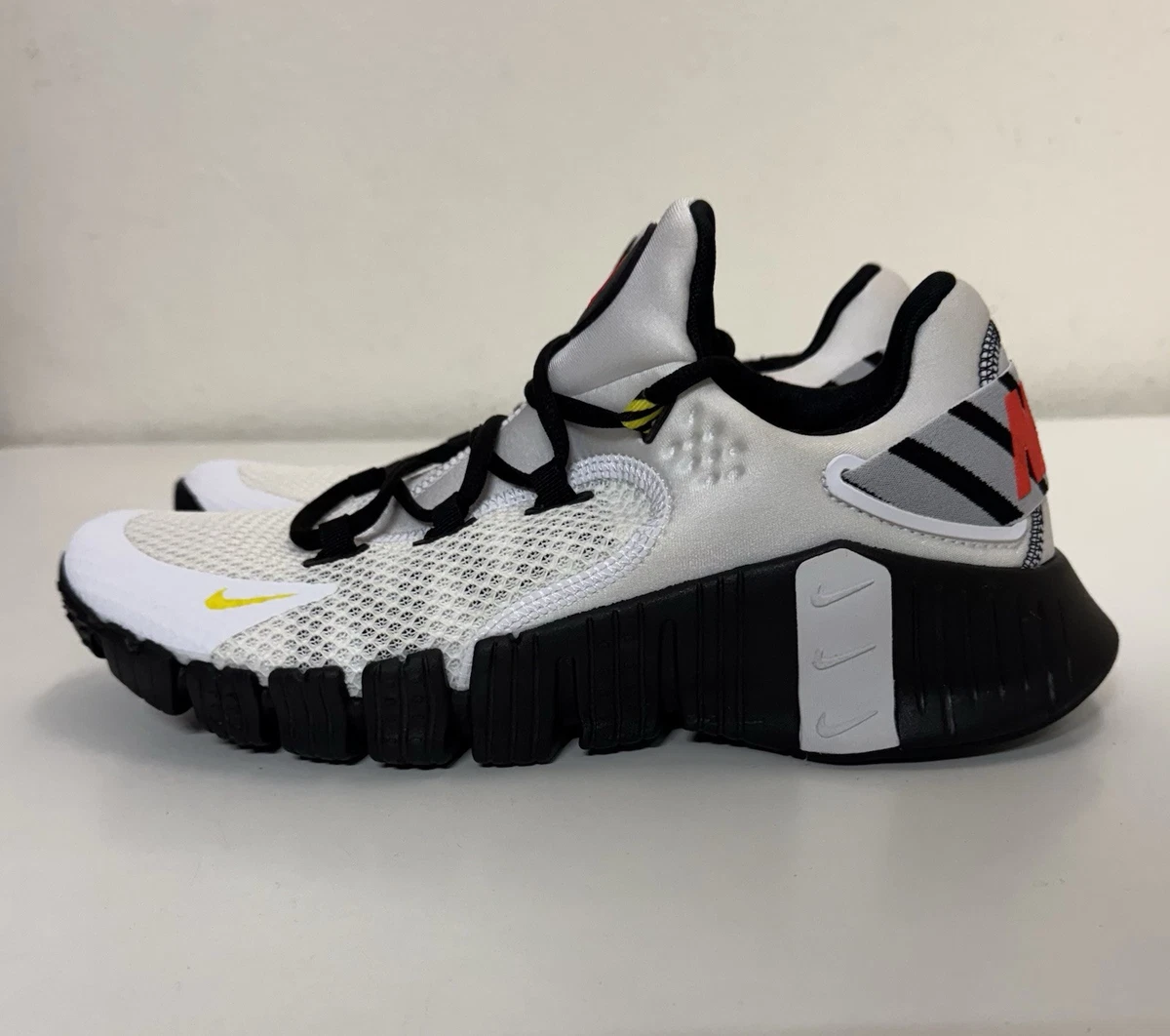 Nike Free Metcon 4 White Black Crimson for Sale | Authenticity