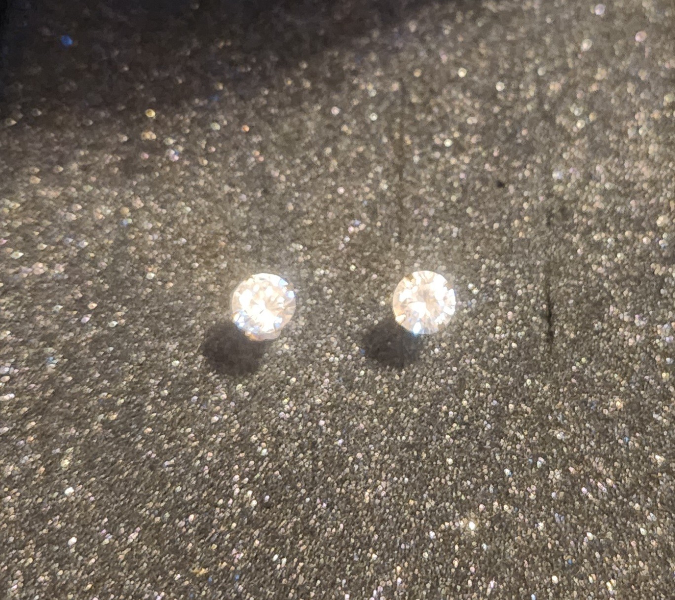 14k Solid Gold Stud Earrings With Clear Simulated… - image 1