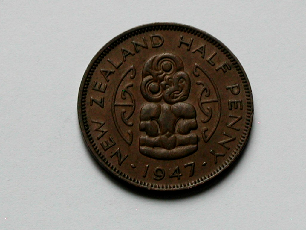 New Zealand 1947 HALF PENNY (1/2d) Coin EF Toned with King George