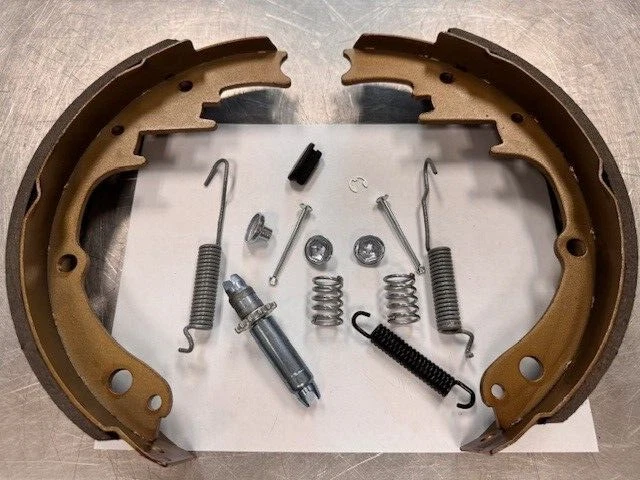 W8810806 Parking Brake Shoe Set & Hardware fits Workhorse P32 1999-2005 - Image 2 of 4