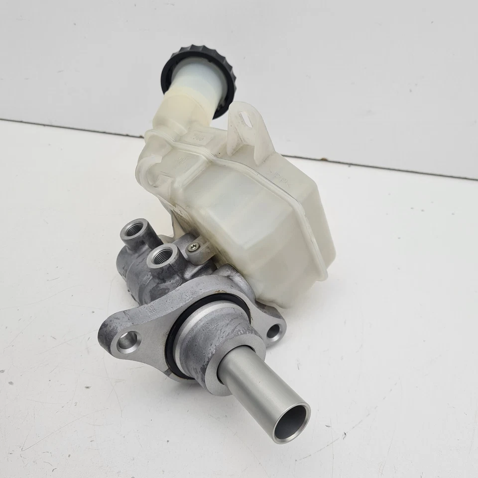 Mitsubishi Lancer Brake Master Cylinder Automatic CJ 07/07-10/15 - Image 2 of 4