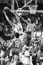 1979 Dave Cowens Reaching For Rebound Boston Celtics Old Basketball Photo