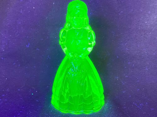 Green Vaseline uranium glass girl doll umbrella woman / Jennifer Victorian dress - Picture 1 of 24