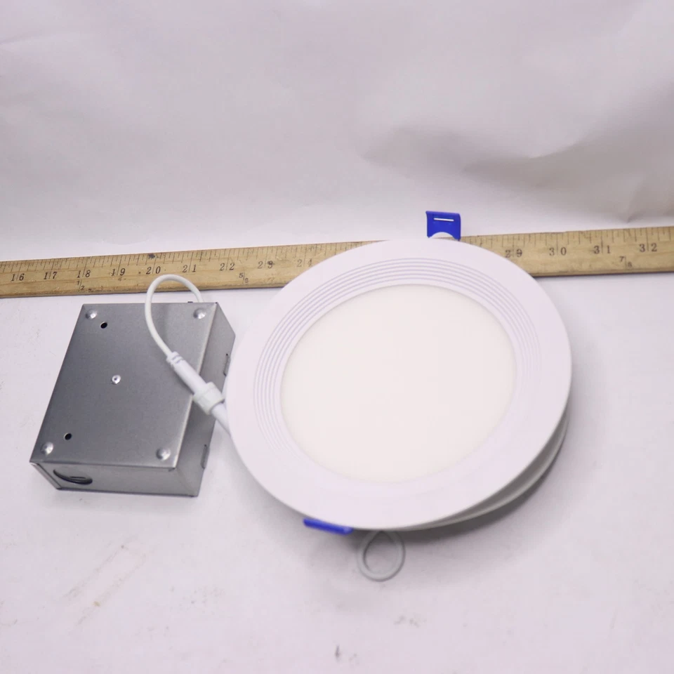 Downlight LED empotrado delgado Westinghouse deflector escalonado borde blanco 80W ecualizador 6" Foto 3 de 4