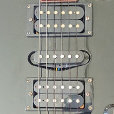 Yamaha ERG121 Guitar 22 frets H-S-H pickups 6-point tremolo