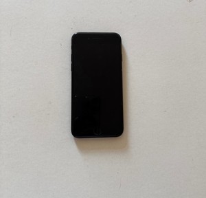 Apple iPhone 7 - 128GB - Schwarz (Ohne Simlock)
