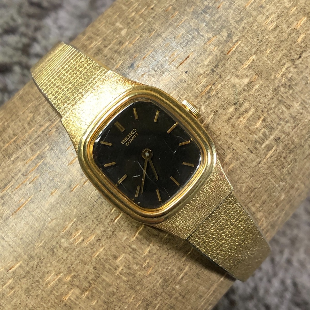 Seiko Women 2C20-5770 Fashion Gold Stainless Steel Square Quartz