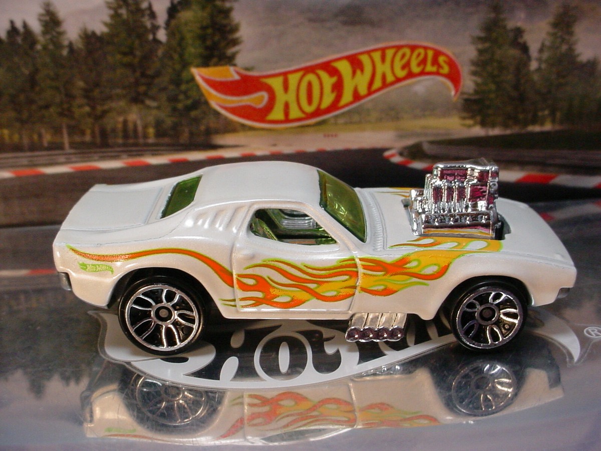 2025 Hot Wheels RODGER DODGER #67 white;flames;j5🔥Let's Race