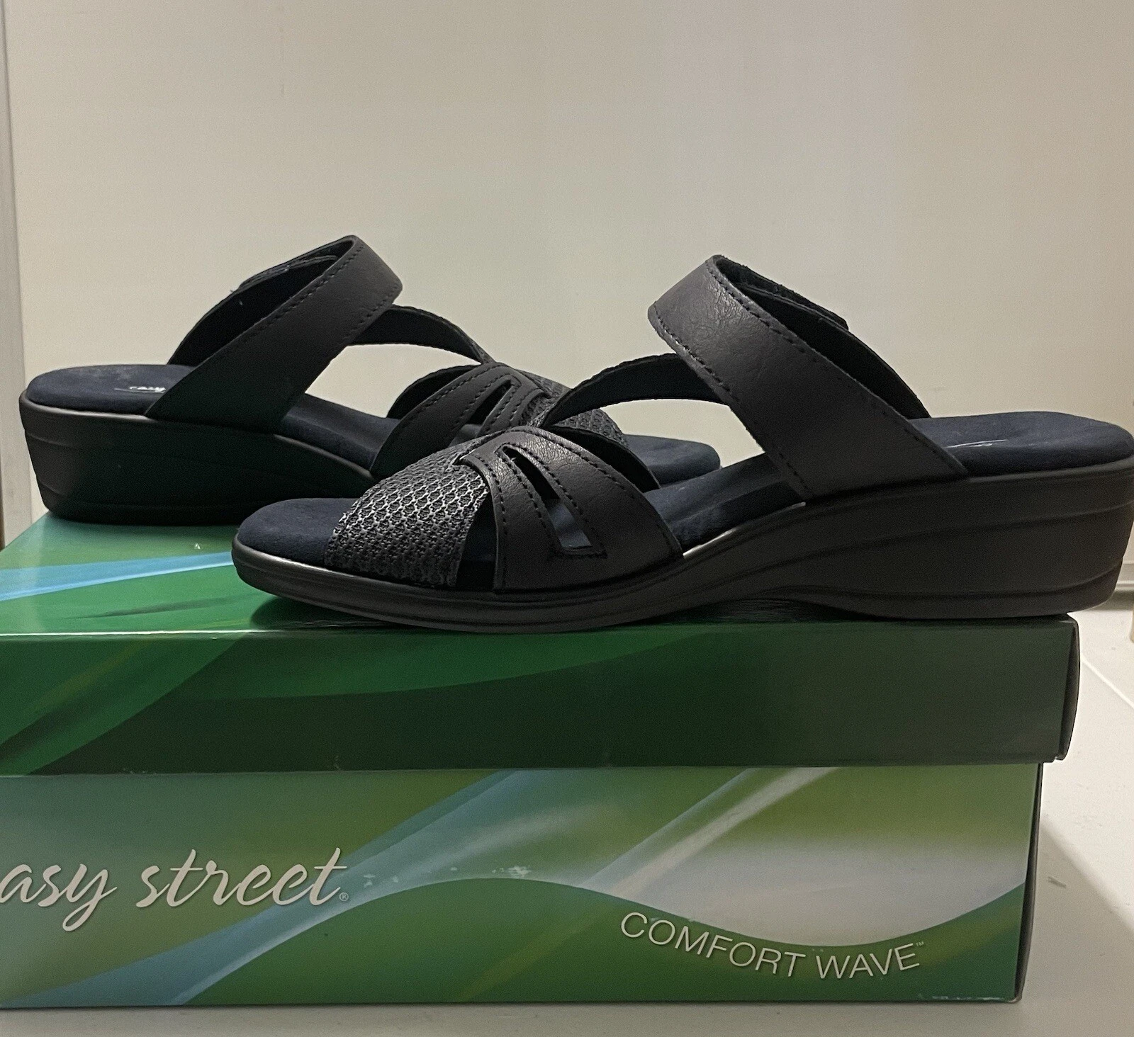 Easy Street Womens Comfort Wave Shoes Size 6 1/2