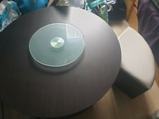 Table ronde en bois avec