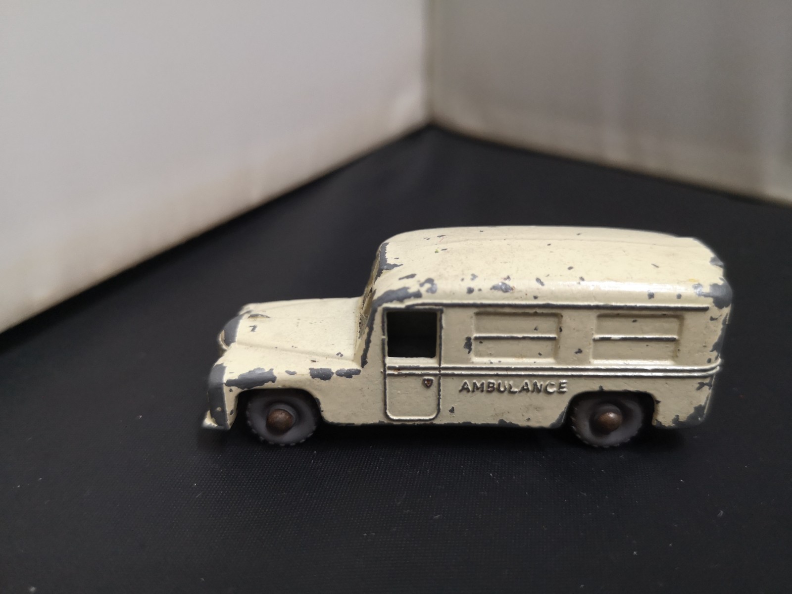 Matchbox 14b, Daimler Ambulance - Free Price Guide & Review
