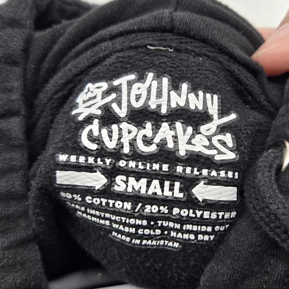 Sudadera con Capucha Johnny Cupcakes Para Hombre Pequeña Negra Calavera Huesos Cruzados Hornear Gráfico Pullover Foto 2 de 4