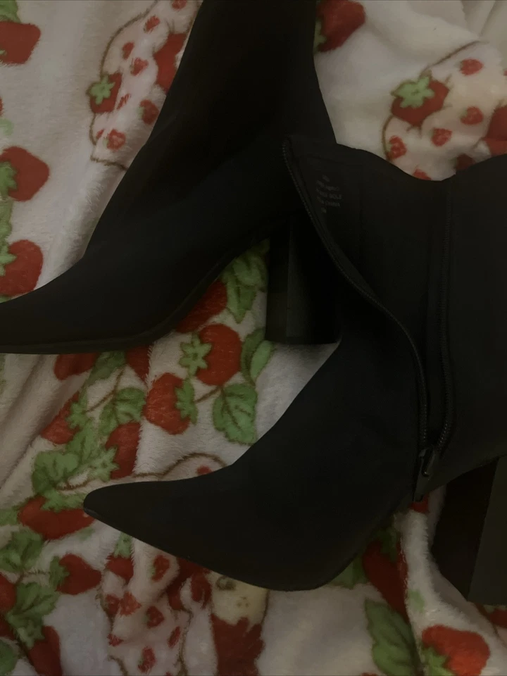 Jeffrey Campbell Siren Sock Heel Boots Black Neoprene Pointed Toe Size 6.5 W! - Image 4 of 4