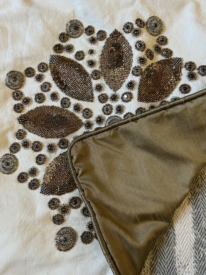 Pier 1串珠枕套,2 件套,白色带棕色奖章串珠,18 — 第 2/4 张图片