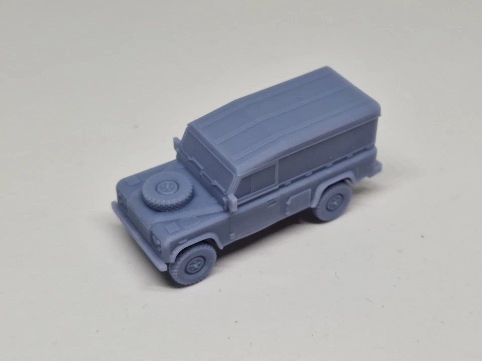BEHNKE Land Rover Defender Britische Armee Ersatzrad auf der Haube Spur H0 1:87