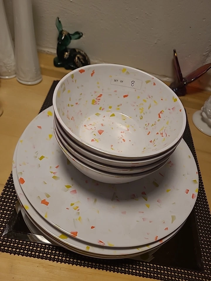 "Plato de comedor redondo de plástico terrazo Room Essentials 10,5"" rosa/amarillo + 4 cuencos" Foto 3 de 4