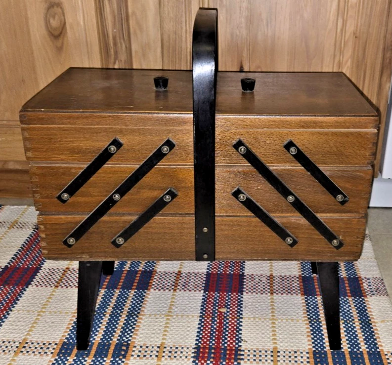 25+ Vintage Original Collectible Sewing Baskets and Boxes for sale