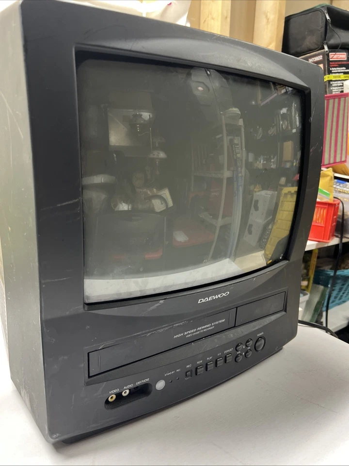 Combo grabadora de TV/VCR/VHS DAEWOO DVQ-13H1FC 13" Foto 3 de 4