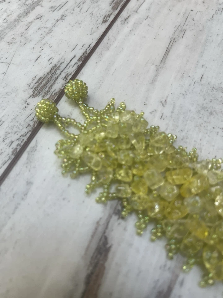 Ogalala Handmade Beaded Bracelet – Peridot Chip & Seed Beads, Chunky Ruffle - Image 3 of 4