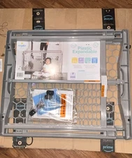 Regalo Expandable Plastic Baby Gate (0723 DS)