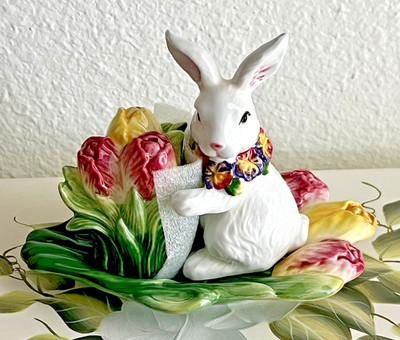 New Corner Ruby Easter Bunny Salt Pepper Shakers 3PC Set Spring Ceramic Decor