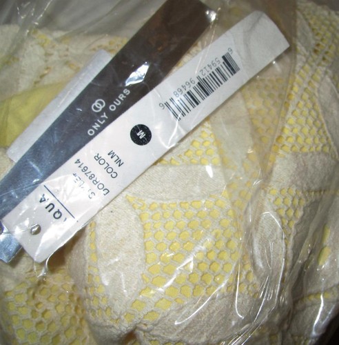AQUA $79 ADORABLE YELLOW & WHITE LACE OVERLAY Casual Shorts SZ M NWT - Picture 3 of 3