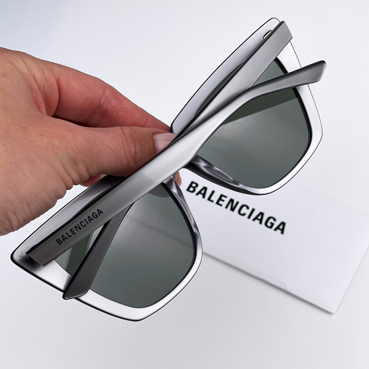 Balenciaga Women Sunglasses Shiny Silver Grey Mirrored Cat  display picture 3