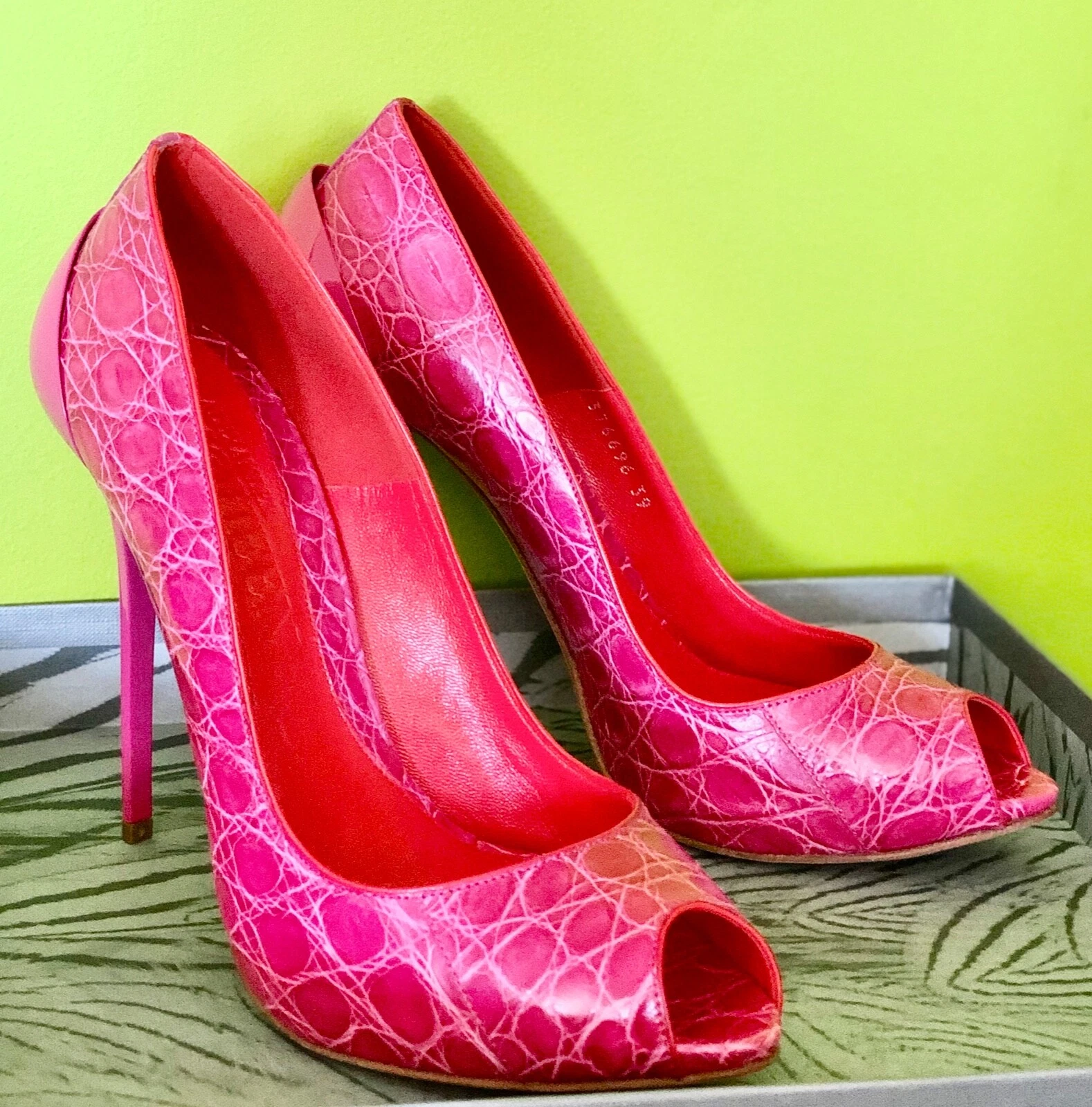 ALEXANDER MCQUEEN Sandali Alexander MQueen in pelle di coccodrillo punta aperta lucidi Croc Hendrix taglia 39