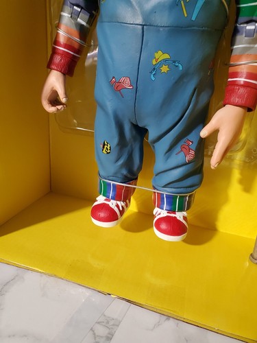 NECA Chucky Child's Play 2 Good Guys Puppe MIT ZUBEHÖR  - Bild 5 von 12