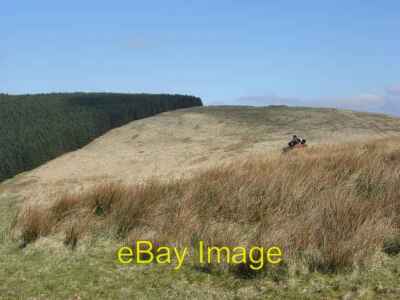 Foto 6x4 Clagberry Hill New Langholm Ein freundlicher Bauer und zwei Hunde depa c2007
