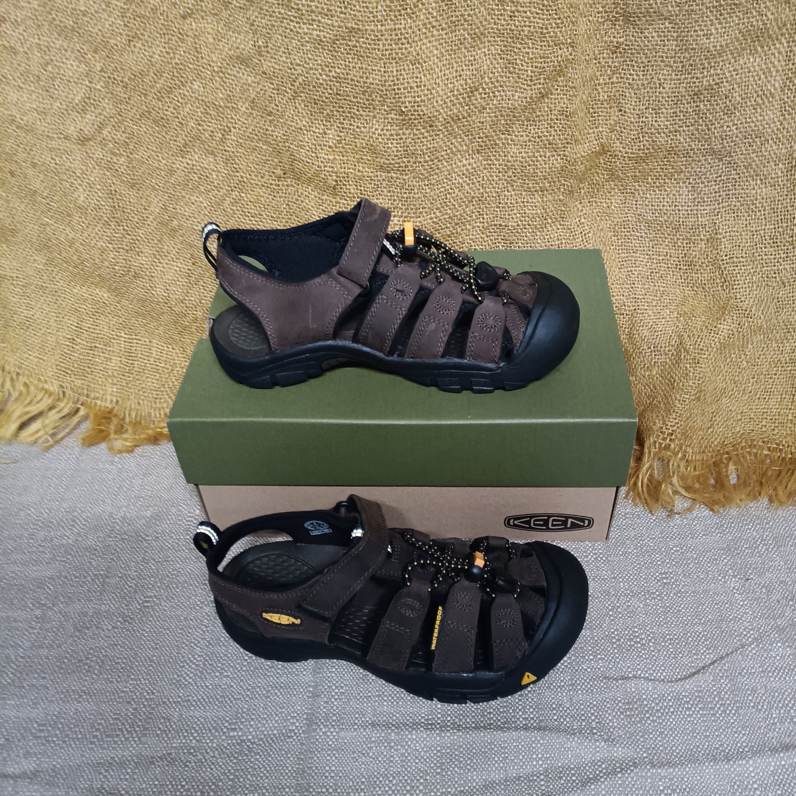 Scarpe Keen Youth Newport Premium in gomma marrone scuro!! Taglia 2