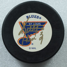 2017-18 Fanatics Under Wraps NHL Series 1 Autographed Hockey Puck 4