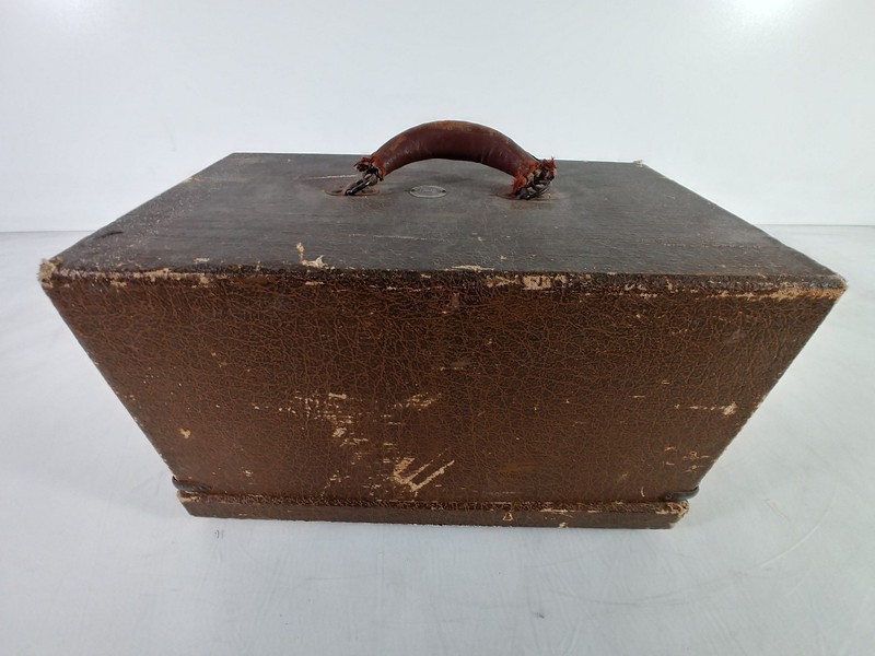 GoldE 300-P Vintage Manumatic Film Slide Projector With Case