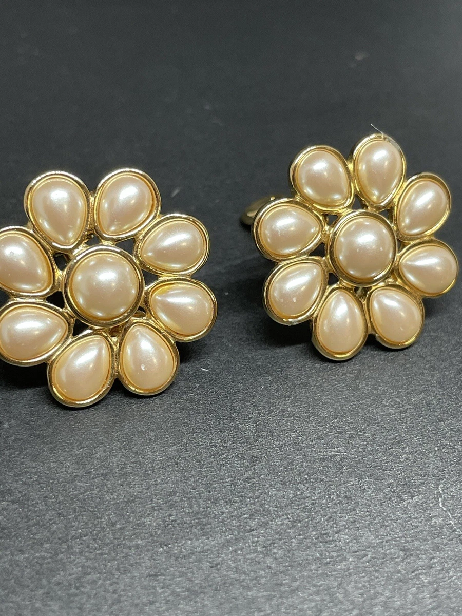 Flower shaped clearance pearl earrings