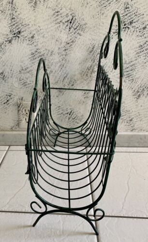 Green Grapevine Leaves Hearts Design Metal Newspaper Magazine Rack VTG 18” X 16” - Picture 2 of 12