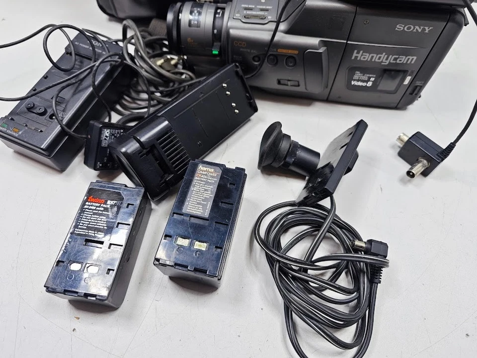 Video Camera Recorder SONY CCD-F250E, Used, Untested, For Parts or Repair - Image 3 of 4