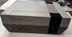 Nintendo NES System+Zapper+30 Original Games (28 Unique) - All Working/Tested