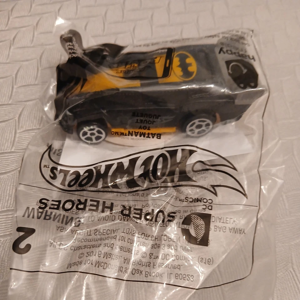 Batman DC Super Heroes-2016 Hot Wheels/McDonald's Happy Meal Toy #2 DC Comics Foto 3 de 4