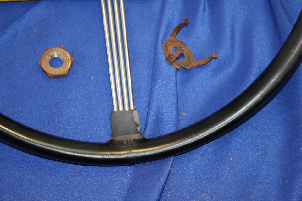 Conjunto de volante original 1969 Triumph Spitfire - Imagem 4 de 4